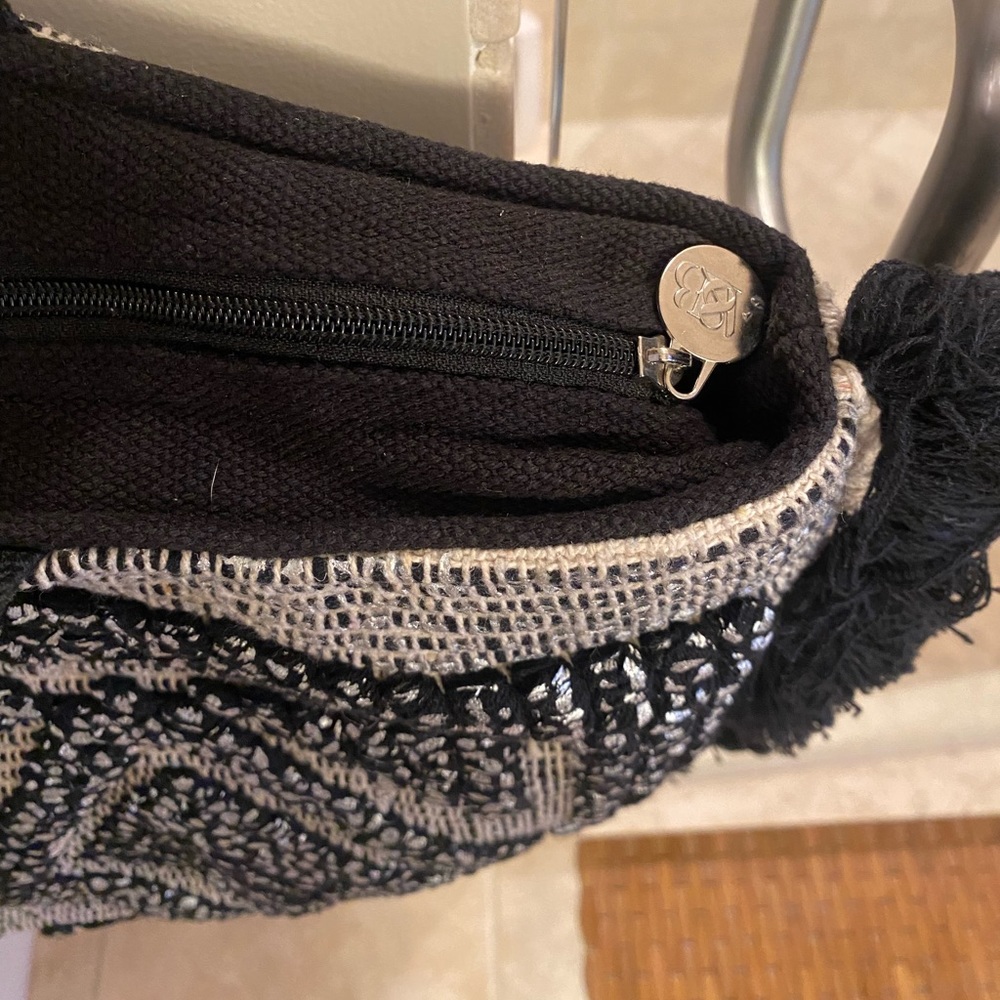 Oversized Woven Tote - Picture 8 of 14